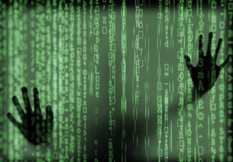 La loi LReM sur la cyberhaine privatise la justice et risque de censurer la libre expression
